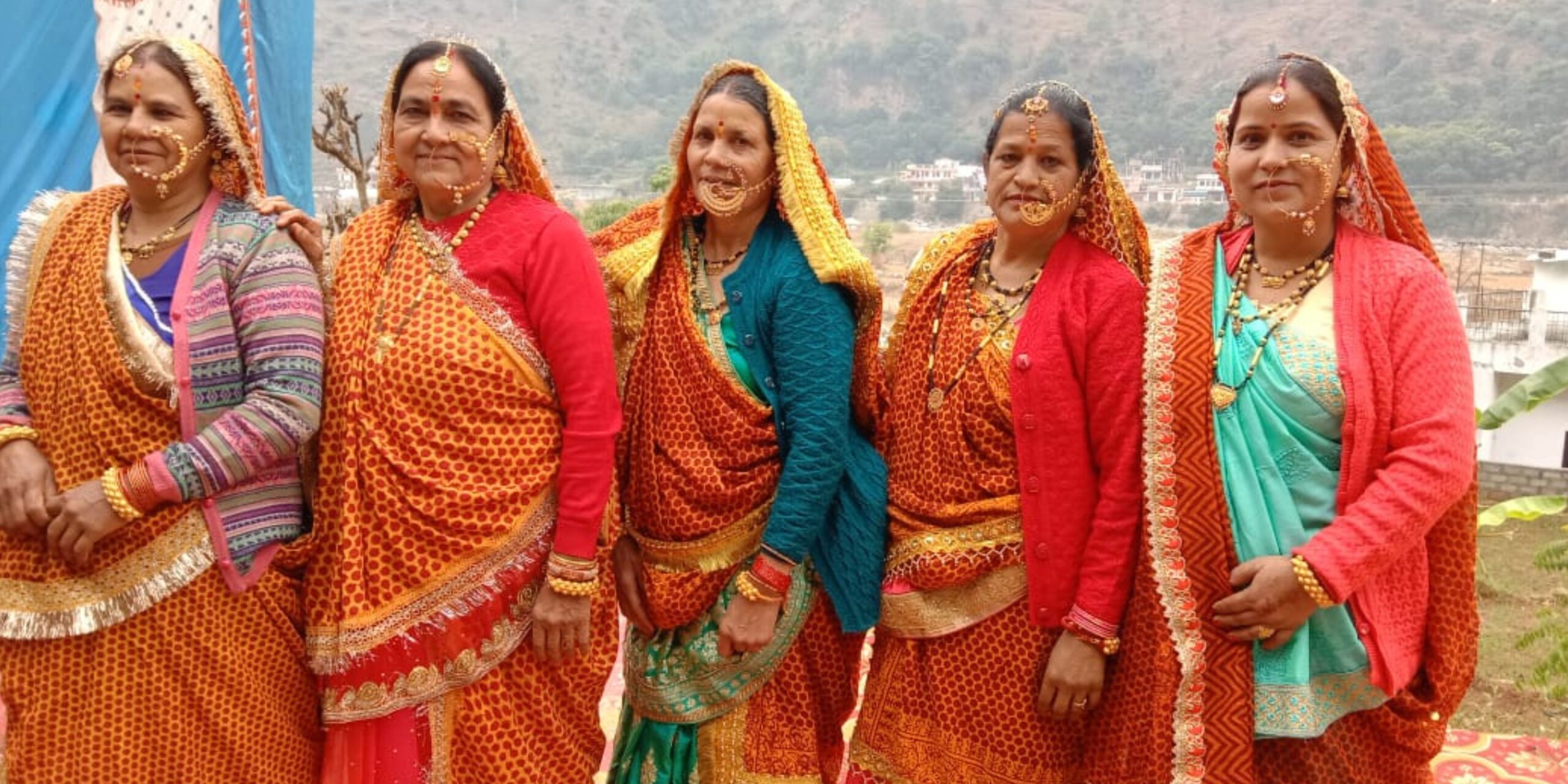 Chamoli, Uttarakhand, India, August 29 2014, Tribal Women In Traditional  Dress, Jewelry In India. Himalayas Are Home To Diverse Groups Of People,  Each With Their Unique Ethno-cultural Trait. Stock Photo, Picture and